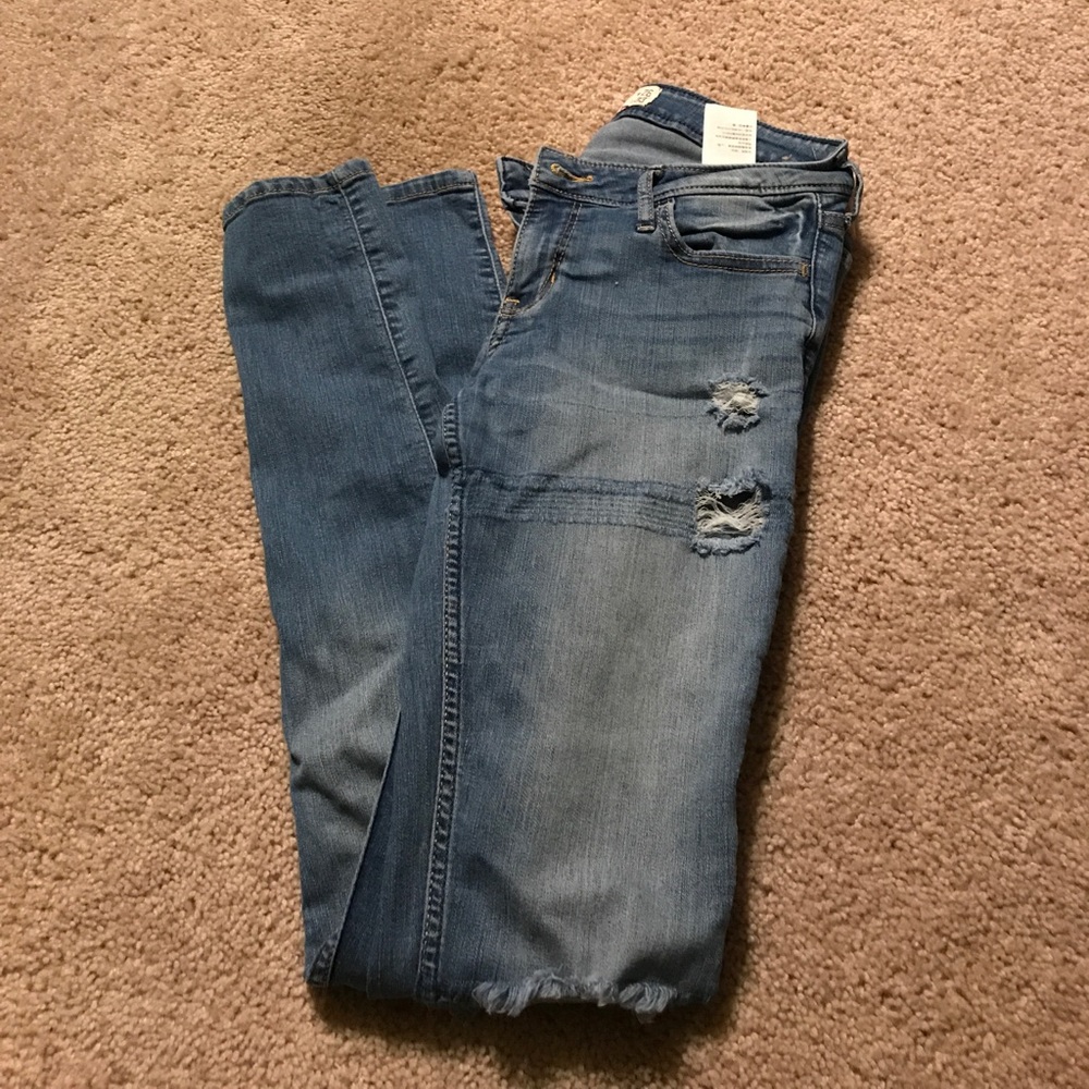 Hollister ripped jeans. Size 3.