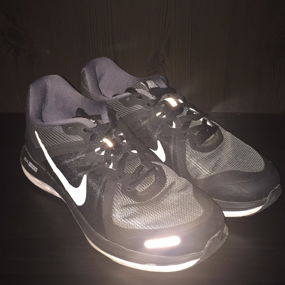 Nike running shoes Dual Fusion