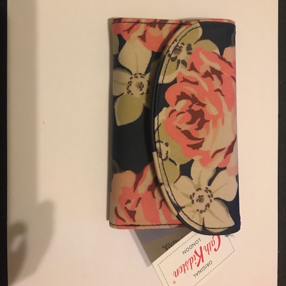 Cath Kidston Richmond Rose Wallet *NWT*