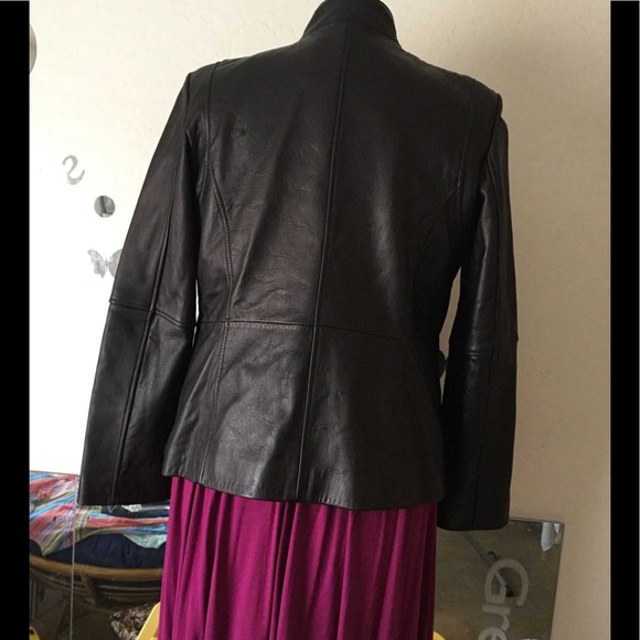 Short lite weight leather jacket - Picture 2 of 2