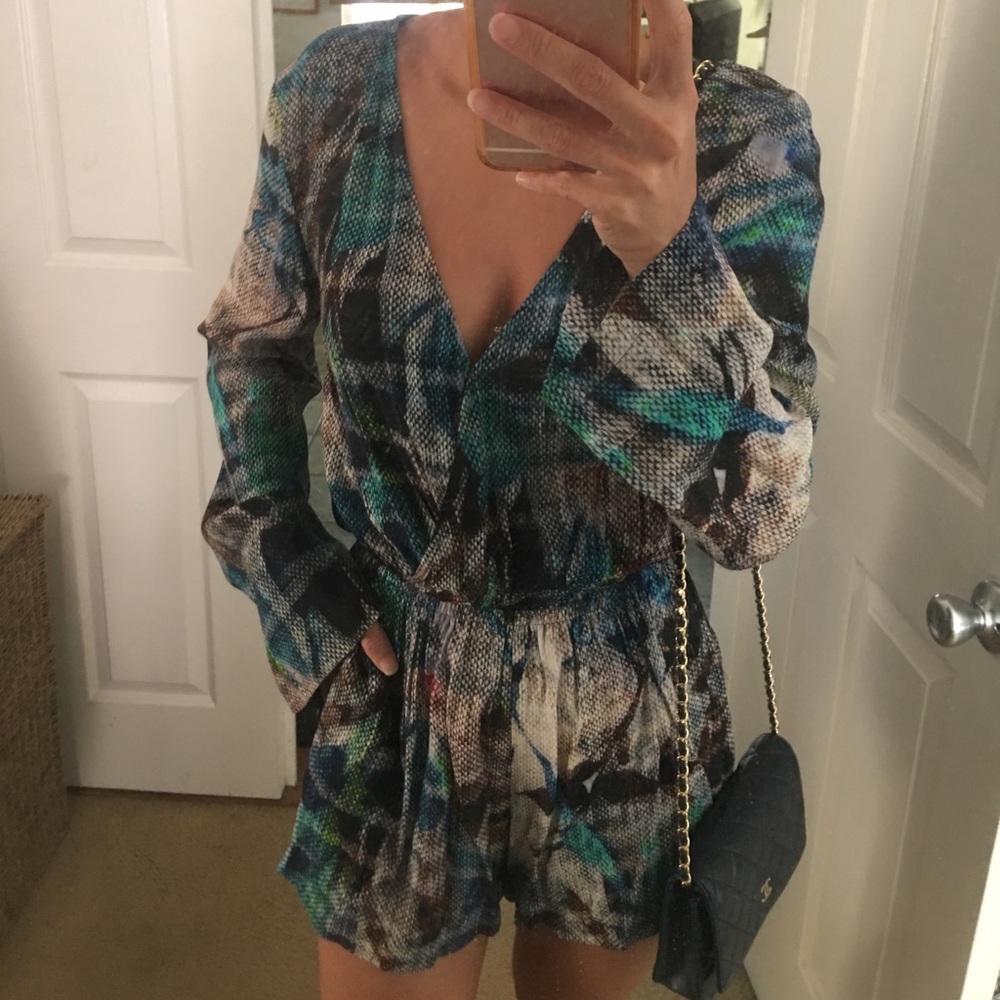 Willow & Clay multicolor bell sleeve romper small