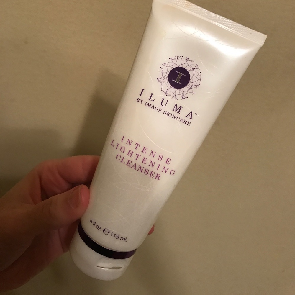 Image iluma intense lightening cleanser