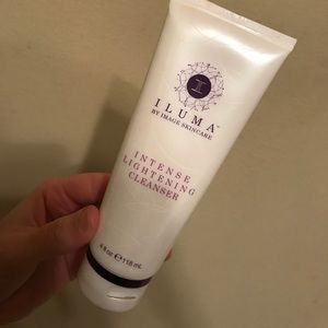 Image iluma intense lightening cleanser