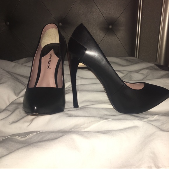 Andrea black pumps - Picture 1 of 3