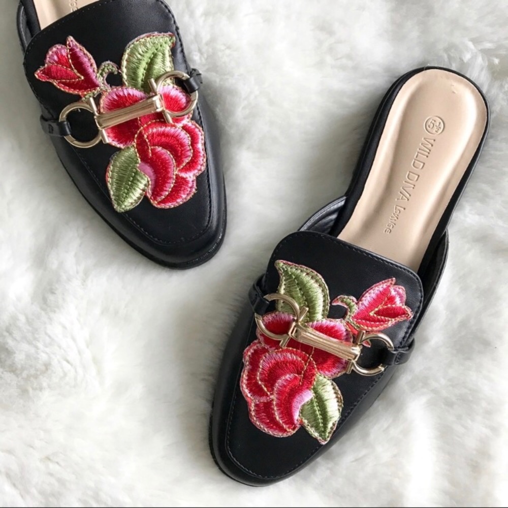RESERVED 4 jesssevier * Embroidered Loafer Mules