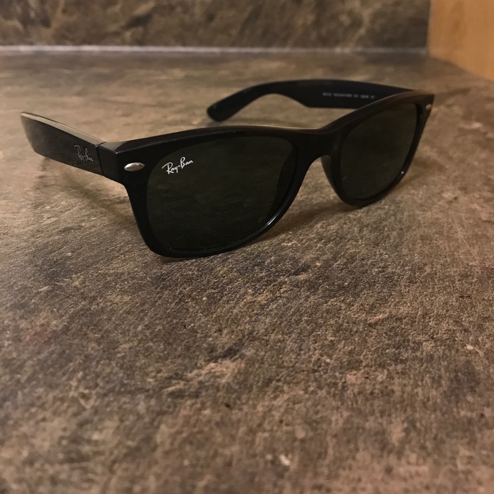 Black Wayfarer Classic Ray-Bans