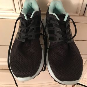 worn once Adidas cloud foam running sneakers
