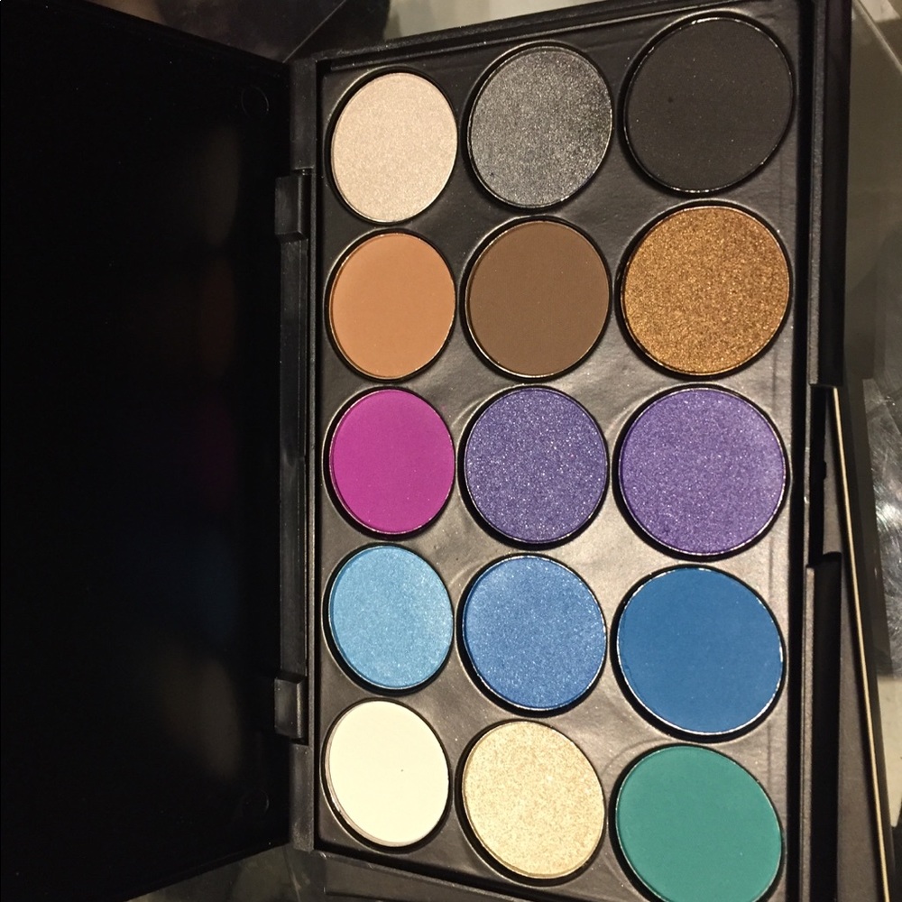 Makeup - Picture 2 of 4