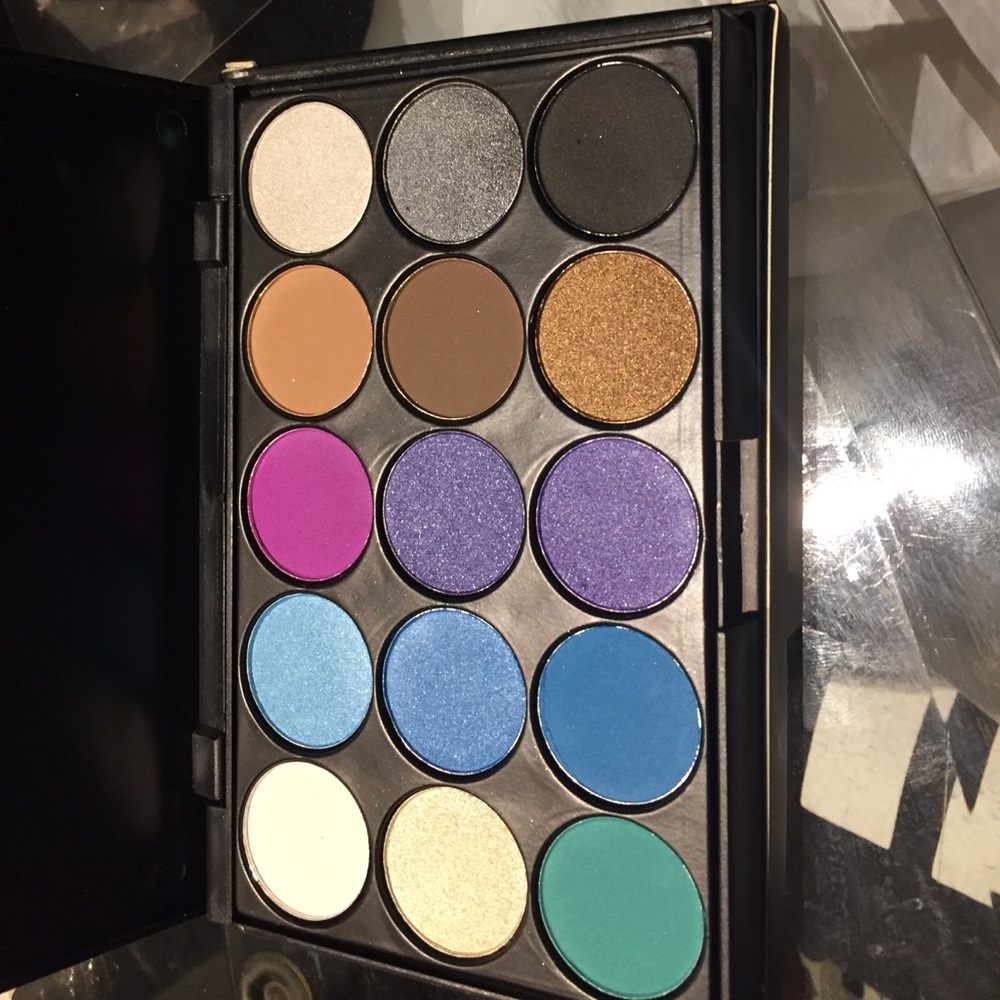 Makeup - Picture 3 of 4