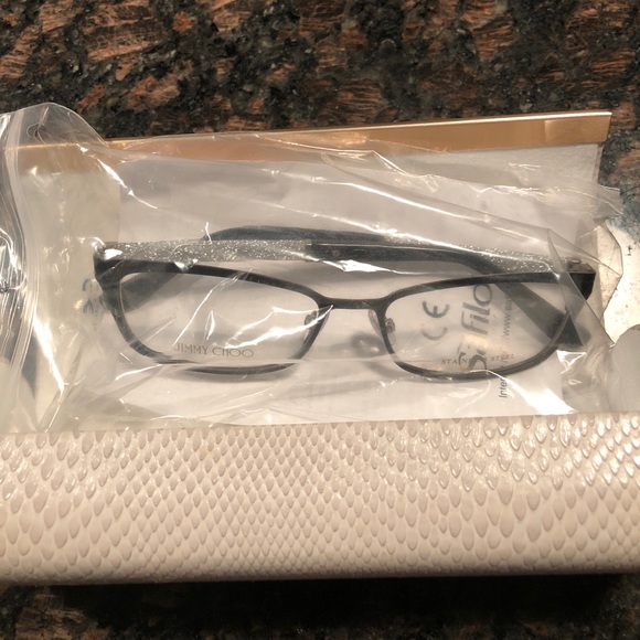 Black snake skin print jimmy choo sunglasses display picture 2