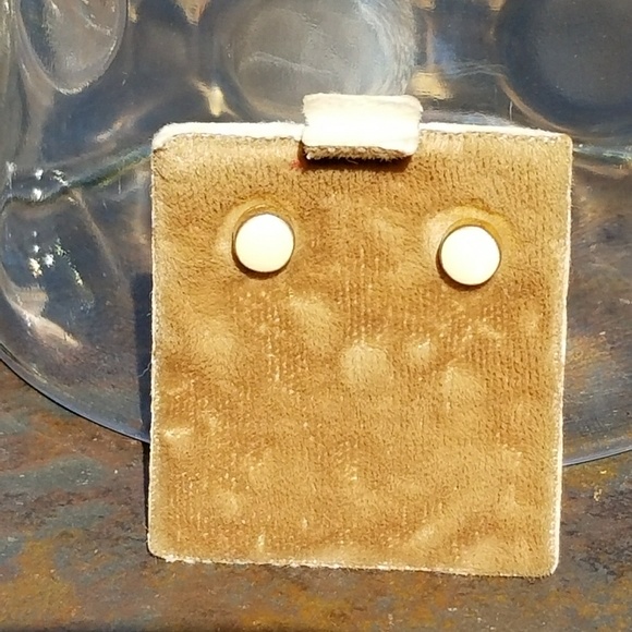 DONATED. Vintage goldtone set - Picture 3 of 5