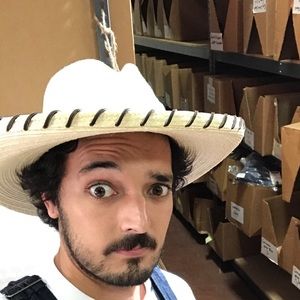 Meet your Posher, Dustin