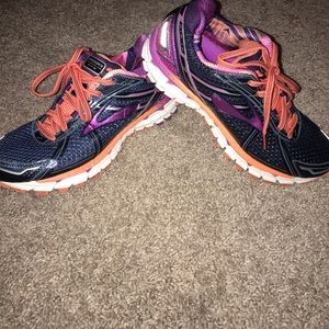 EUC Brooks Adrenaline GTS