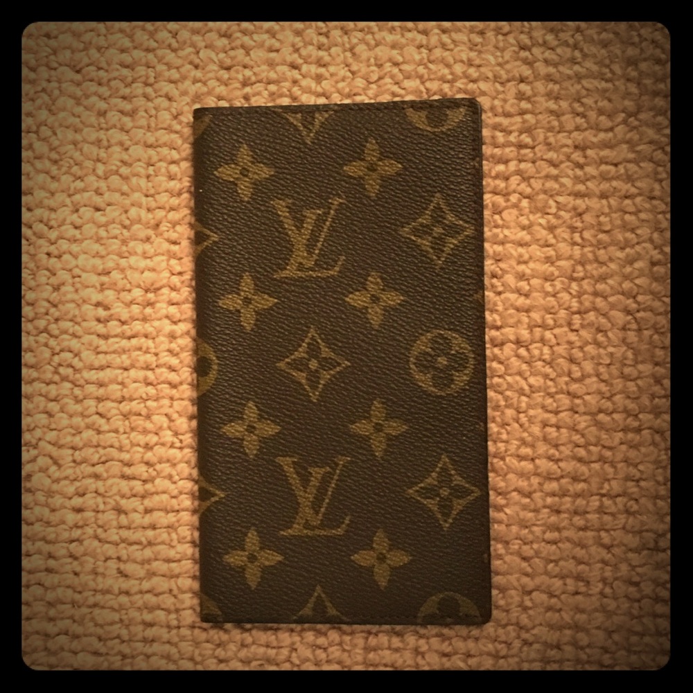 Louis Vuitton vintage checkbook cover. Like new.