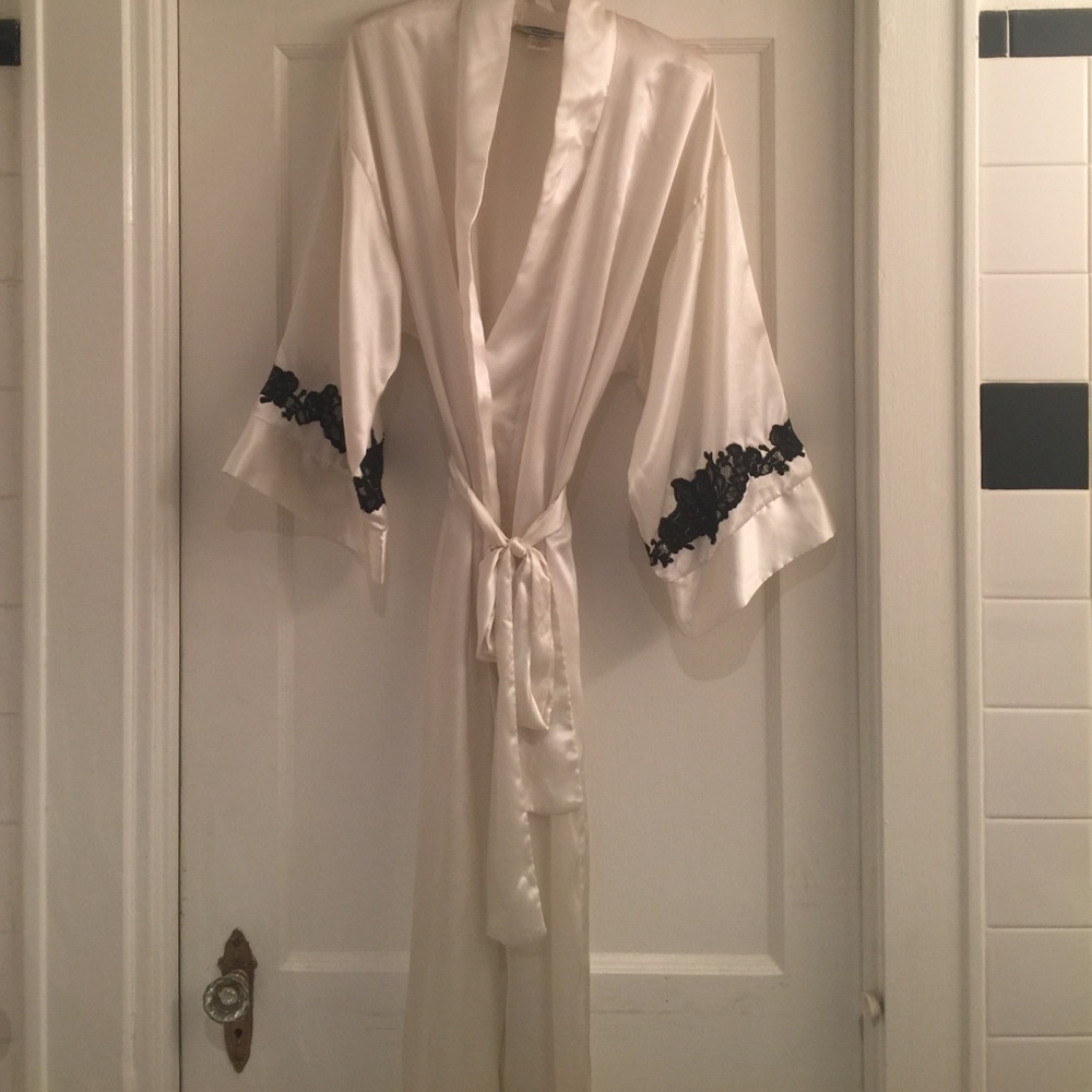 Natori robe
