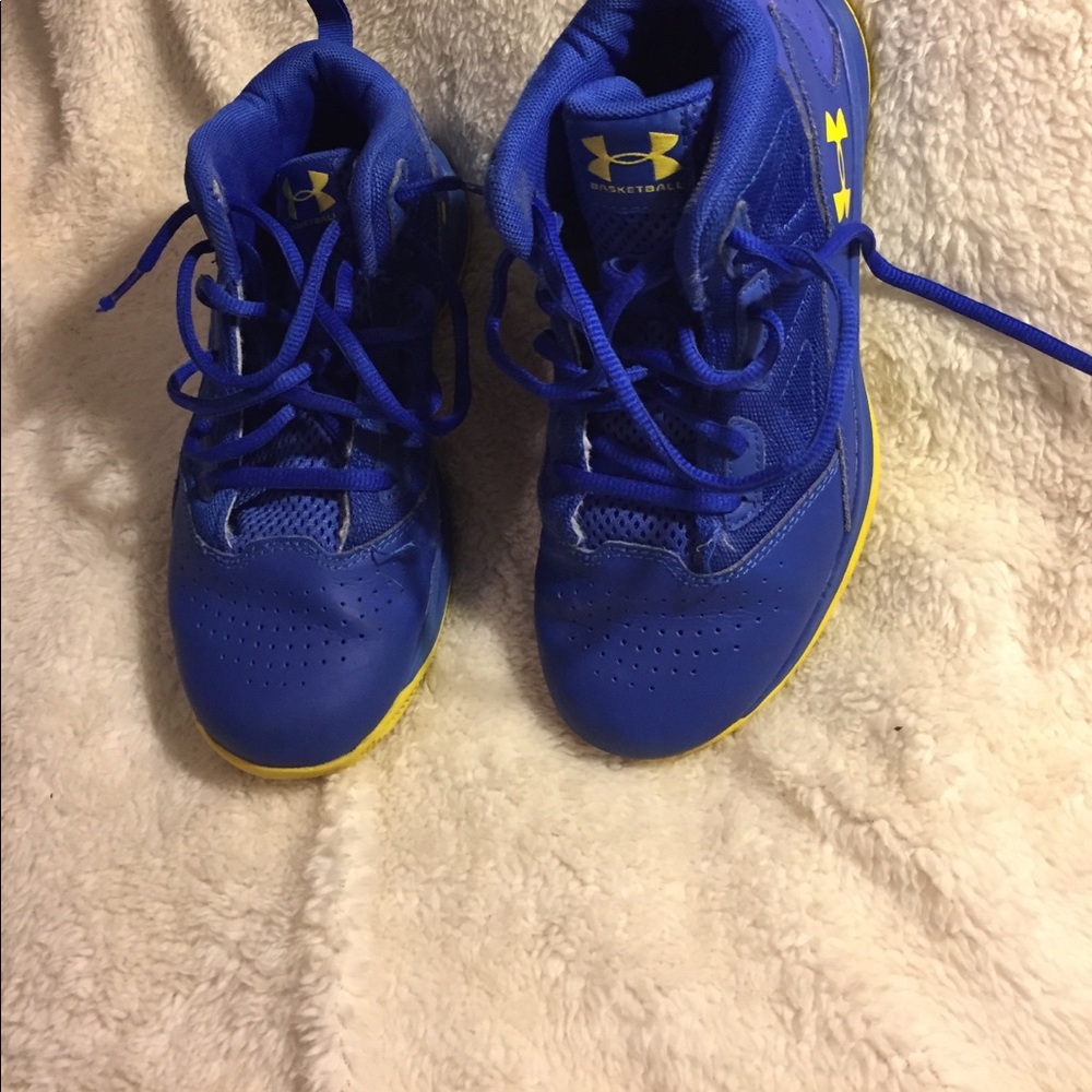 Under armour basketball sneakers size 3y