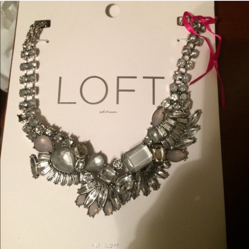 Beautiful Loft statement necklace❤️