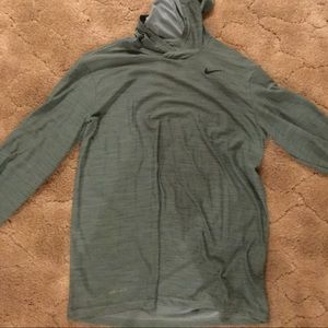 Men’s Nike Shirt w Hood
