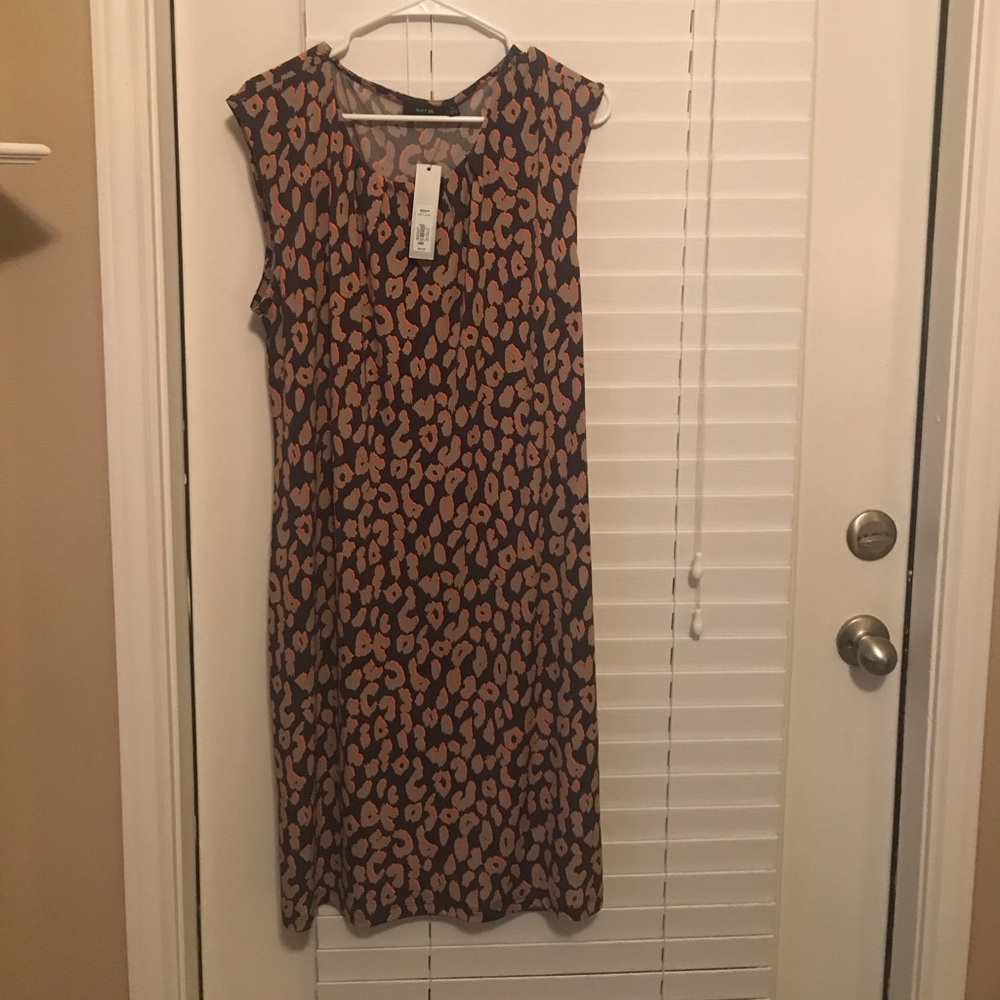 Sleeveless dress size extra-large fun print