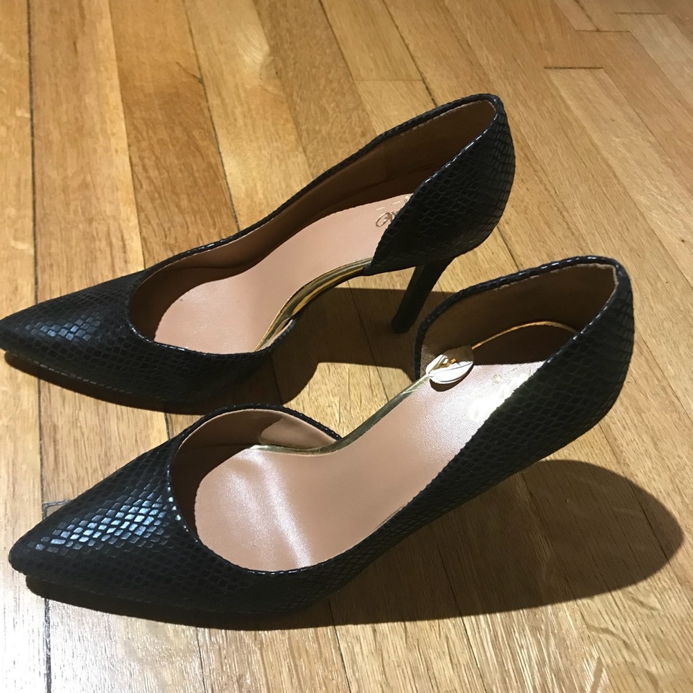 Mossismo size 8 black heels