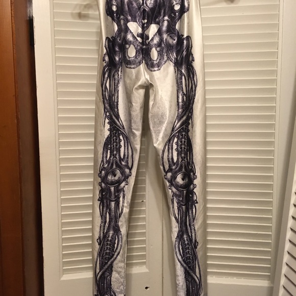 $⬇️Legging ☠️ - Picture 2 of 3