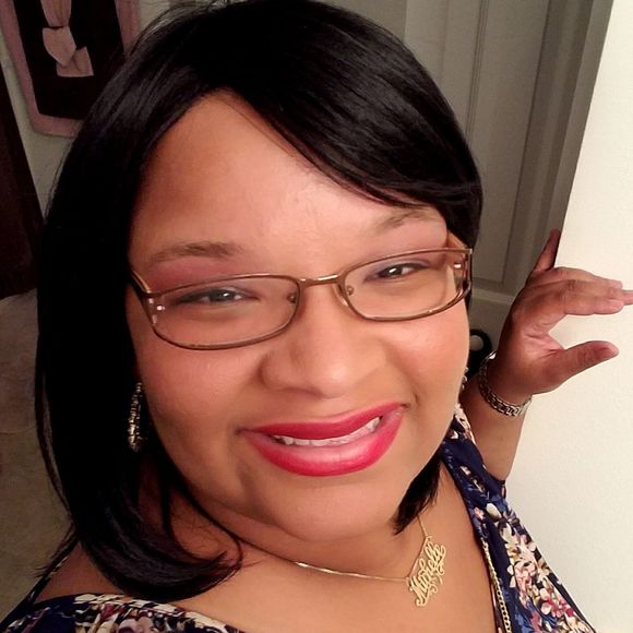 Meet your Posher, Michelle - Picture 1 of 1