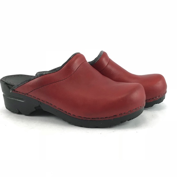 red dansko clogs