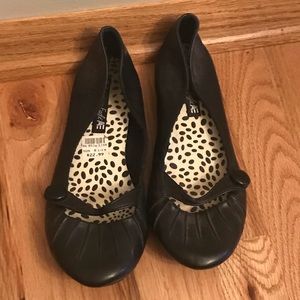 American Eagle Black Ballet Flats