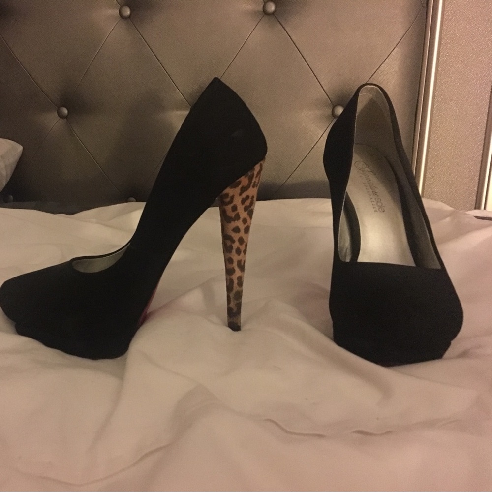 Shoedazzle black heels
