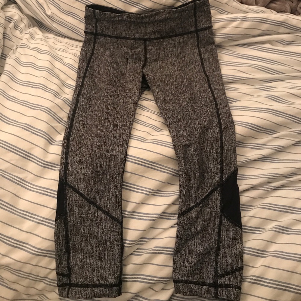 Cropped Lululemon leggings with pocket