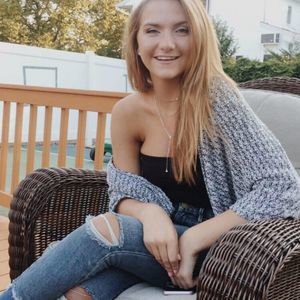 Meet your Posher, Emily