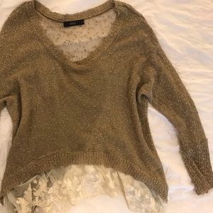 Camel Millau (LF) pull on sweater w/ white lace