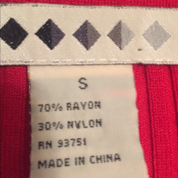 Red sweater - Picture 3 of 4