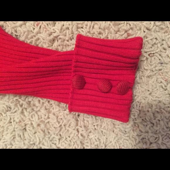 Red sweater - Picture 4 of 4