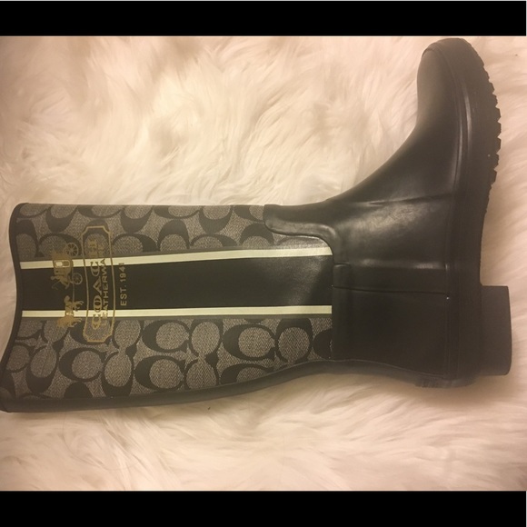 Coach - Picture 3 of 4