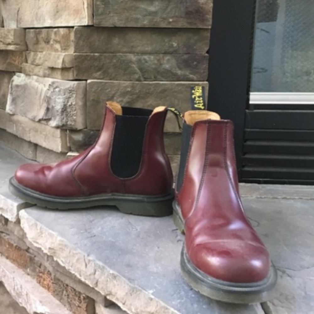 Dr Martins PULL ON CHELSEA BOOT SIZE 9