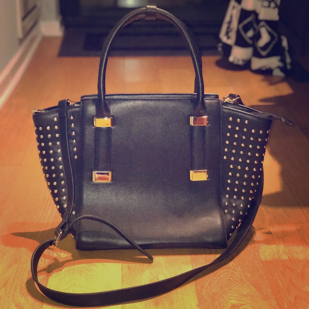 Black Purse w/ Gold Studs