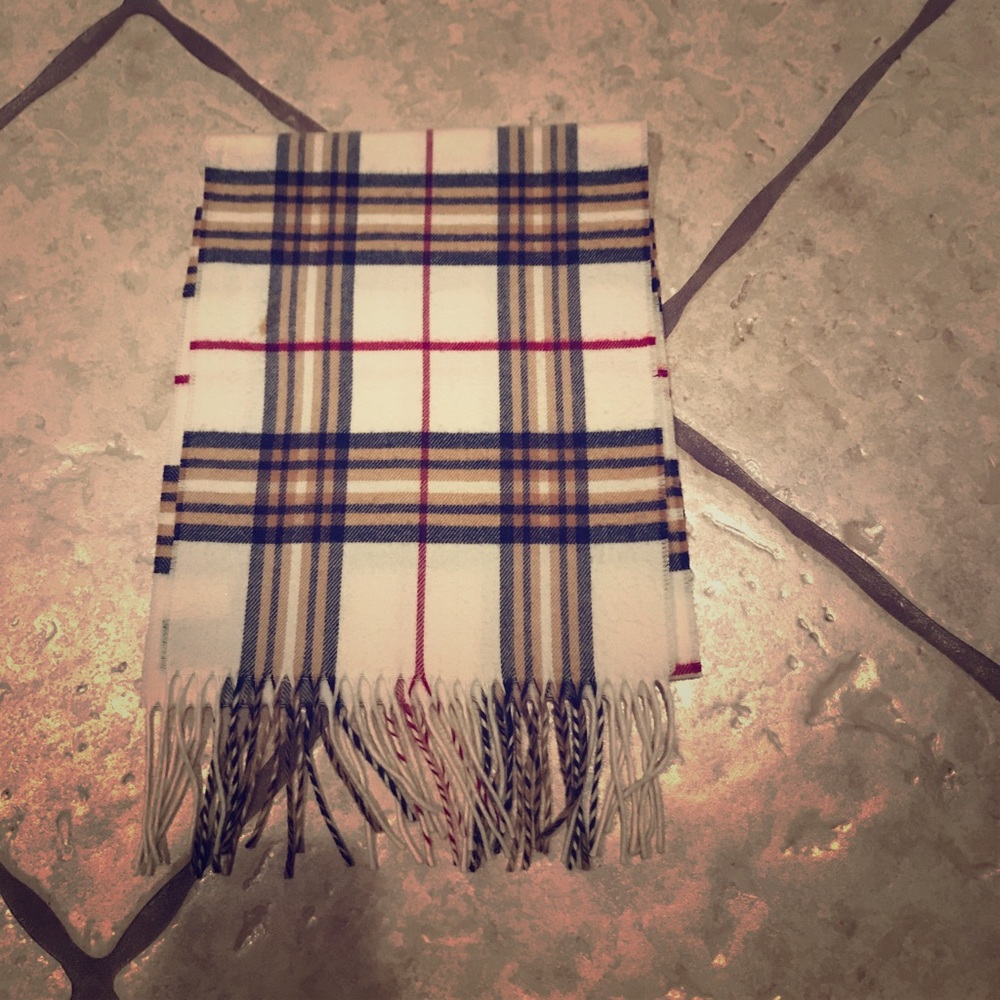 NWOT Plaid Scarf