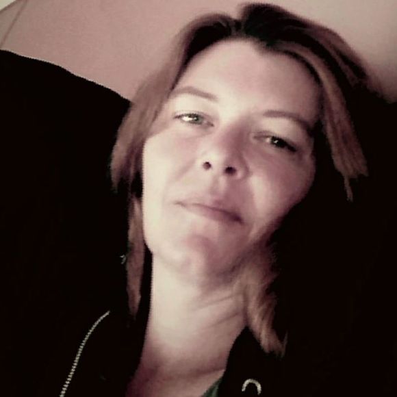 Meet your Posher, April - Picture 1 of 1