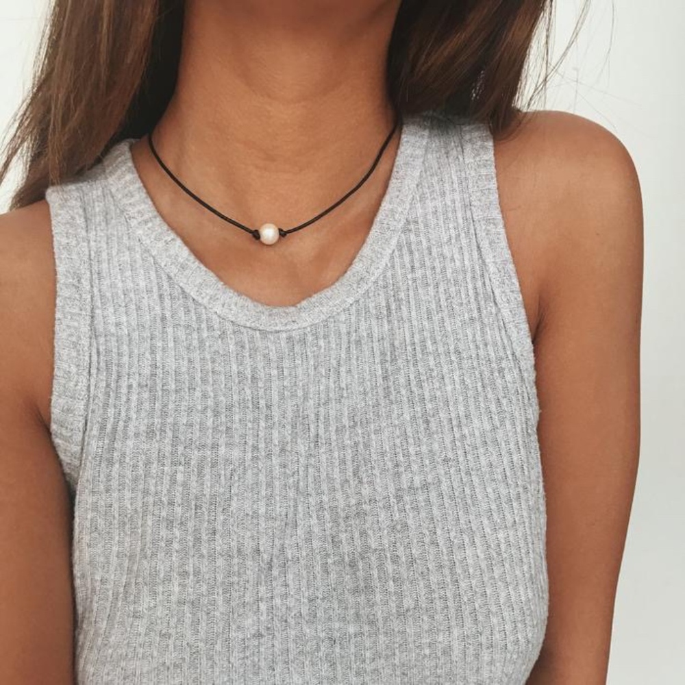 WHITE PEARL CHOKER