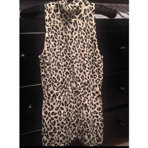 White House Black Marker Top