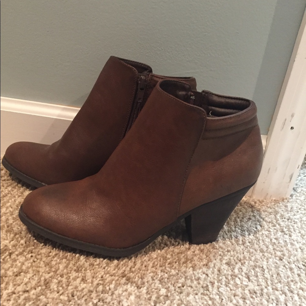 New brown ankle boots
