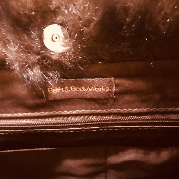 BATH & BODY FAUX FUR TOTE - Picture 3 of 4