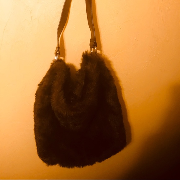 BATH & BODY FAUX FUR TOTE - Picture 4 of 4