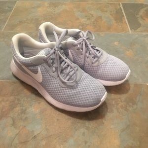 Nike tennis shoes/sneakers
