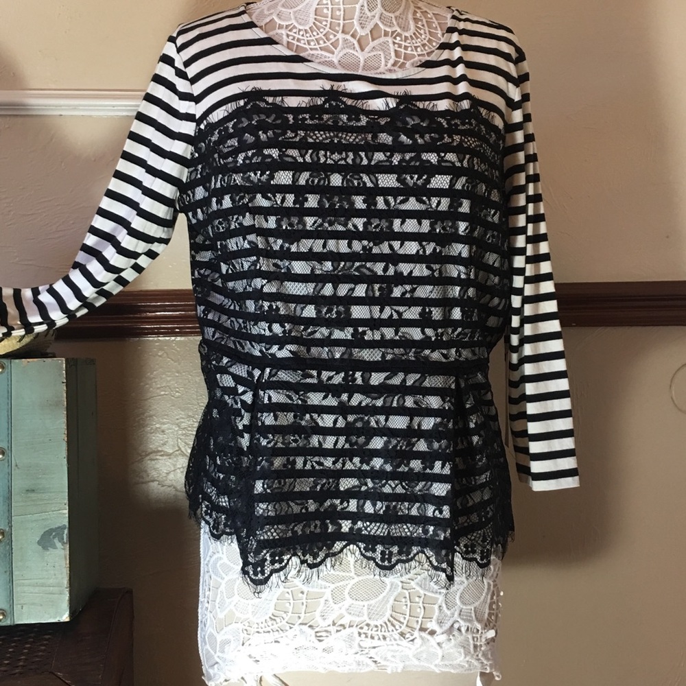 ⭐️NWT⭐️ Elegant Black and White Top (#55)
