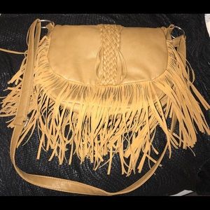 Fringe cross shoulder bag.