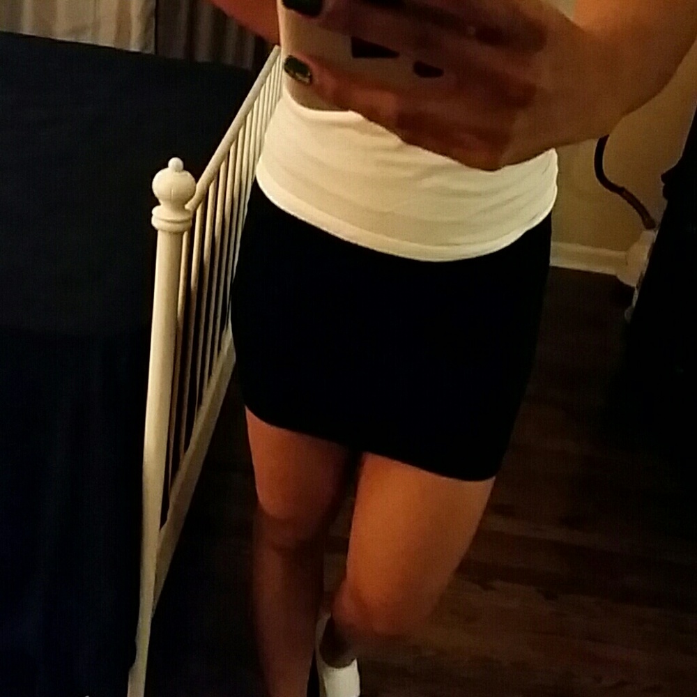 Two mini skirts - Picture 3 of 4