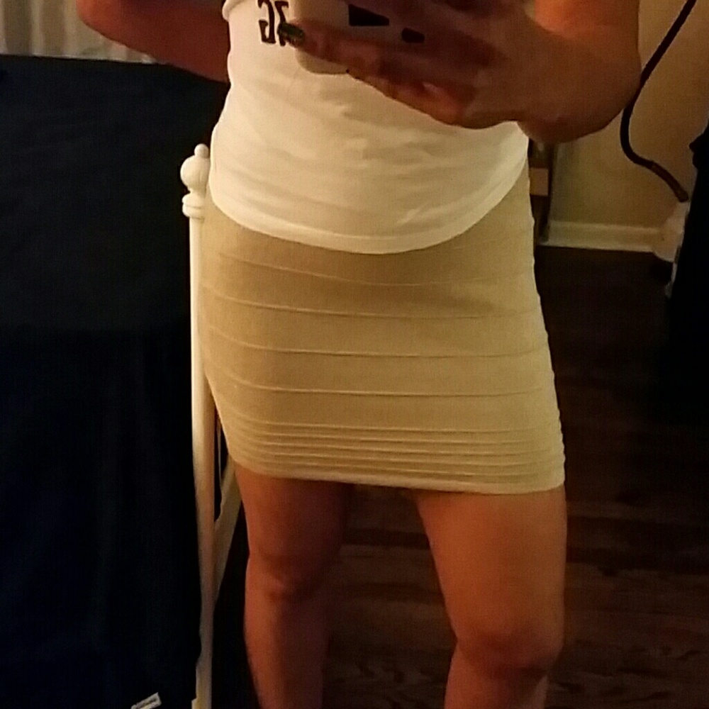 Two mini skirts - Picture 4 of 4