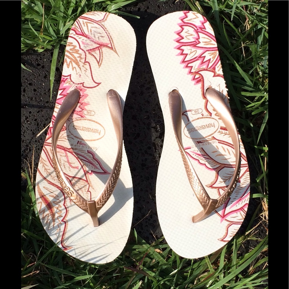 HAVAIANAS Slippers, size 6.5W, white/bronze,$10.